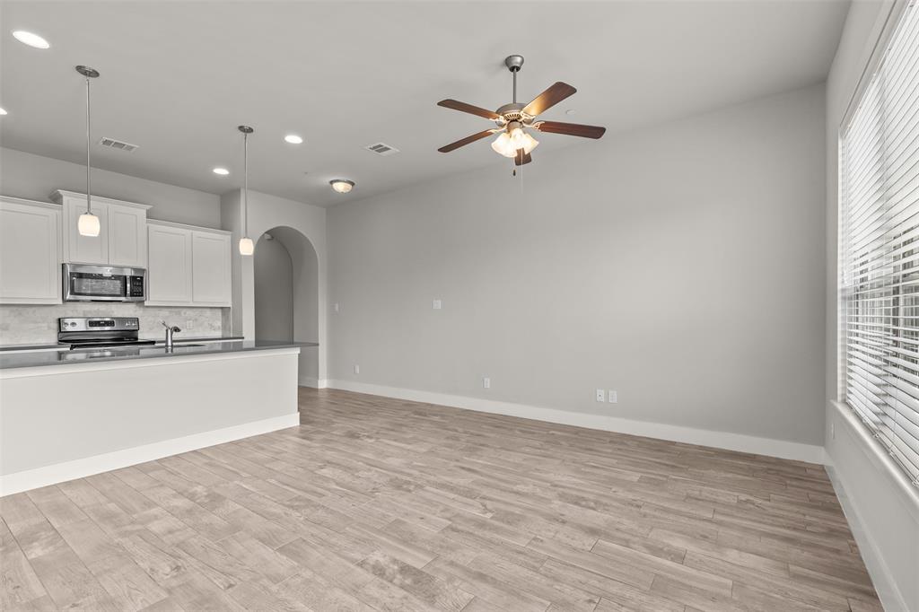325 Featherstone Trail Property Photo 5