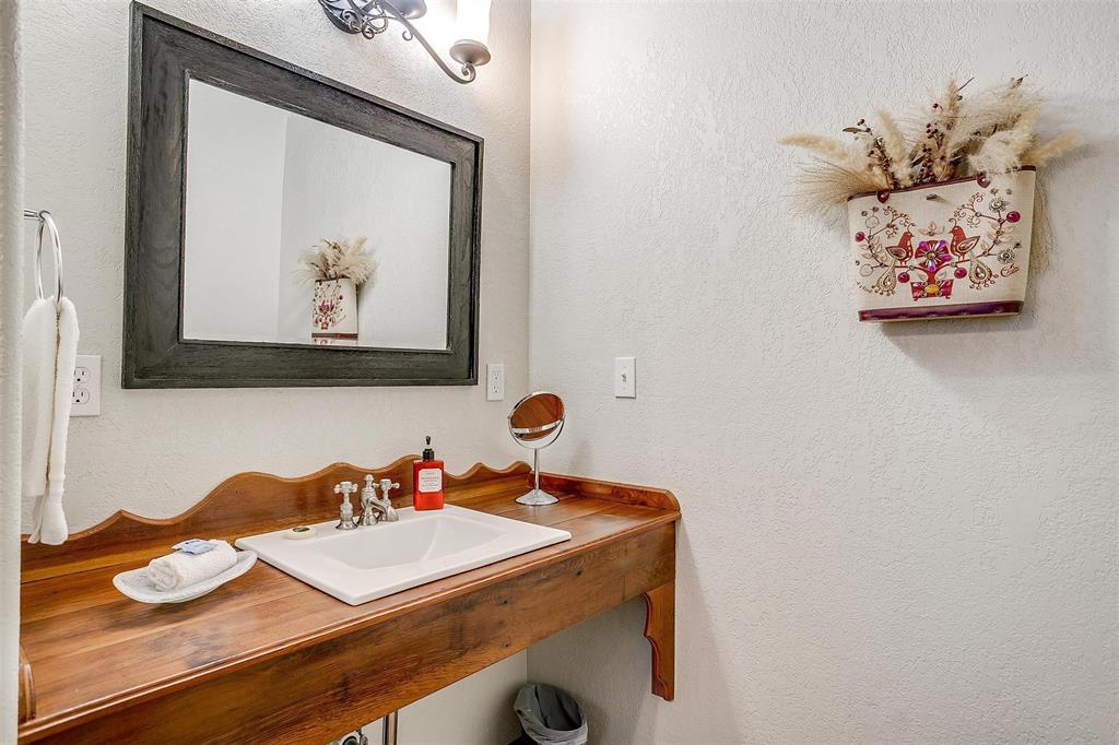 1092 W Tarleton Street Property Photo 16