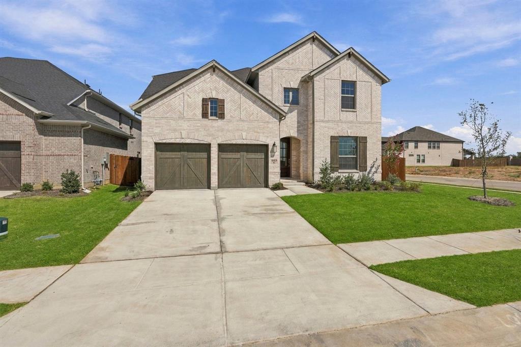 1013 Malachite Way Property Photo 4