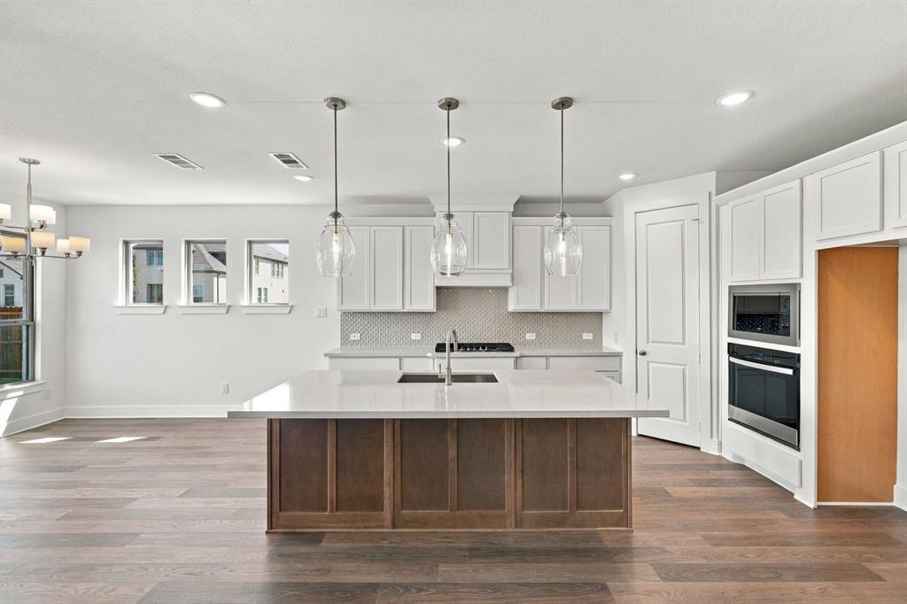 1013 Malachite Way Property Photo 10