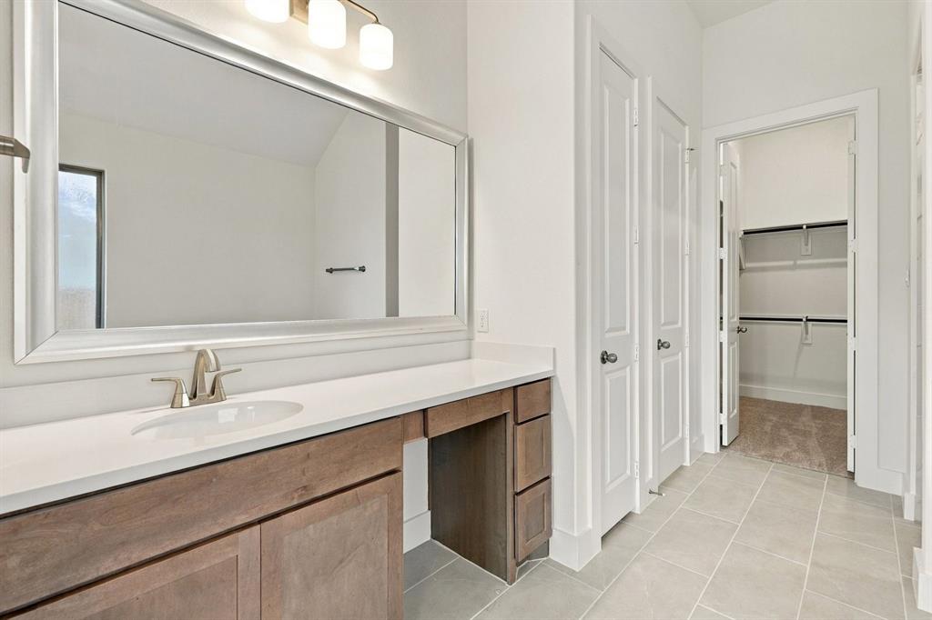 1013 Malachite Way Property Photo 23