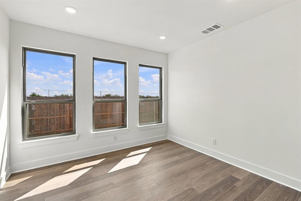 1013 Malachite Way Property Photo 32