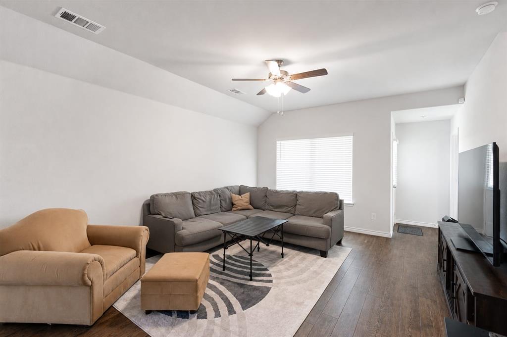 1137 Takeoff Avenue Property Photo 6