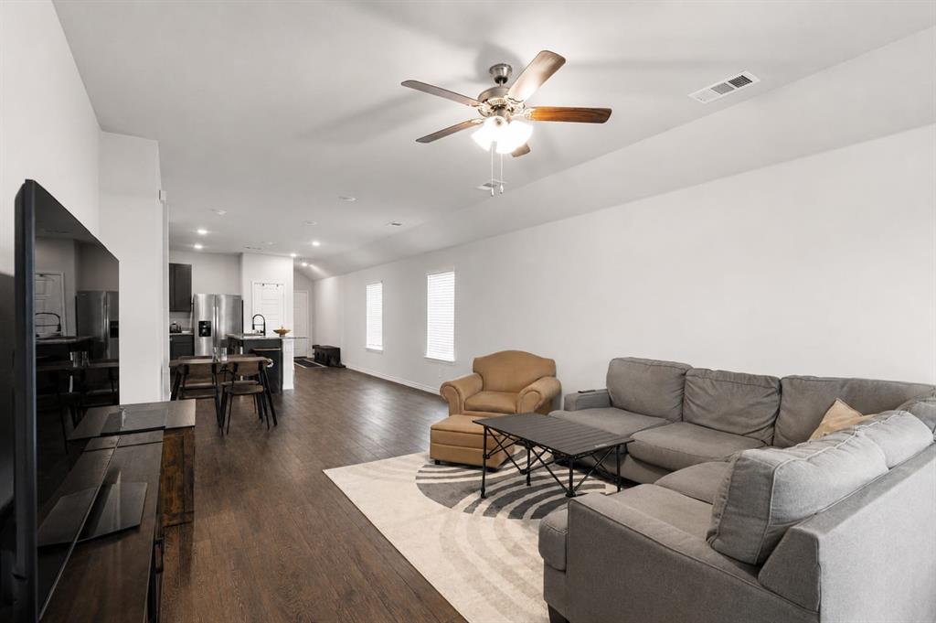 1137 Takeoff Avenue Property Photo 8