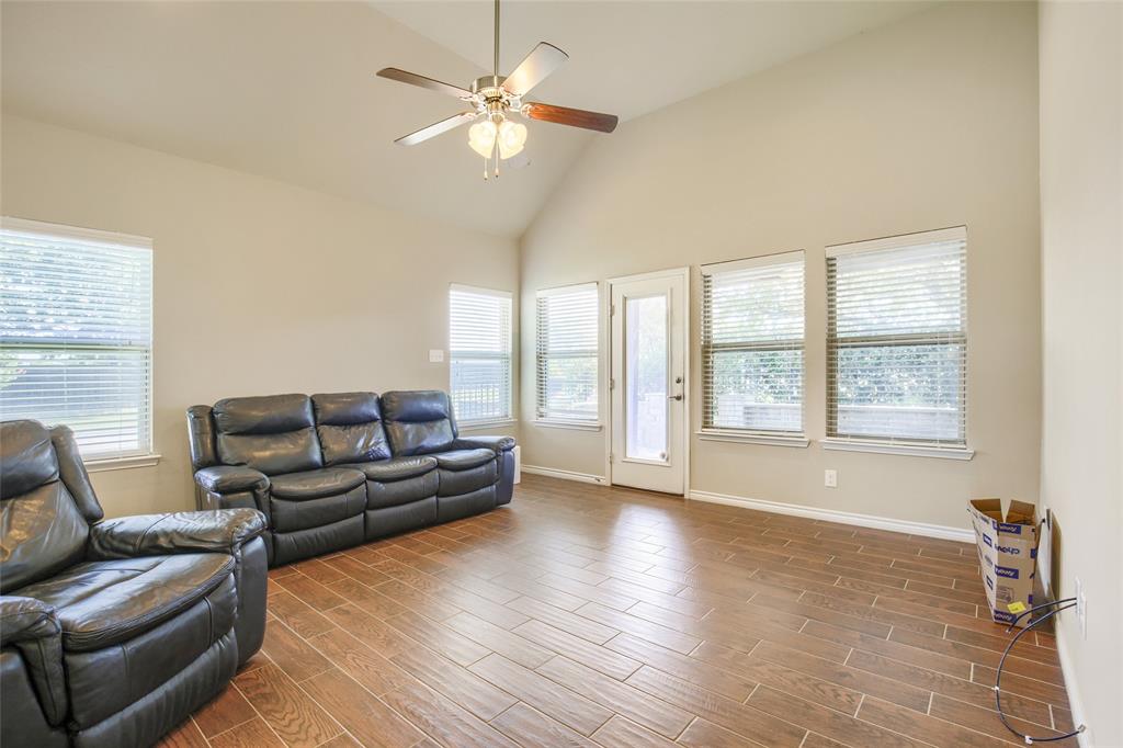 2400 Sabine Circle Property Photo 3