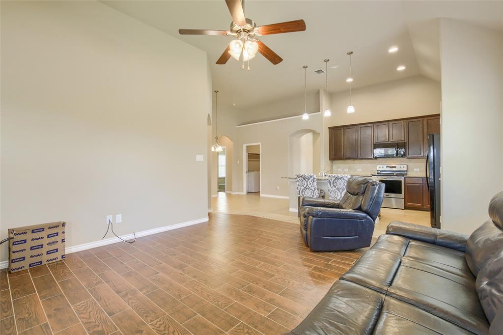 2400 Sabine Circle Property Photo 4
