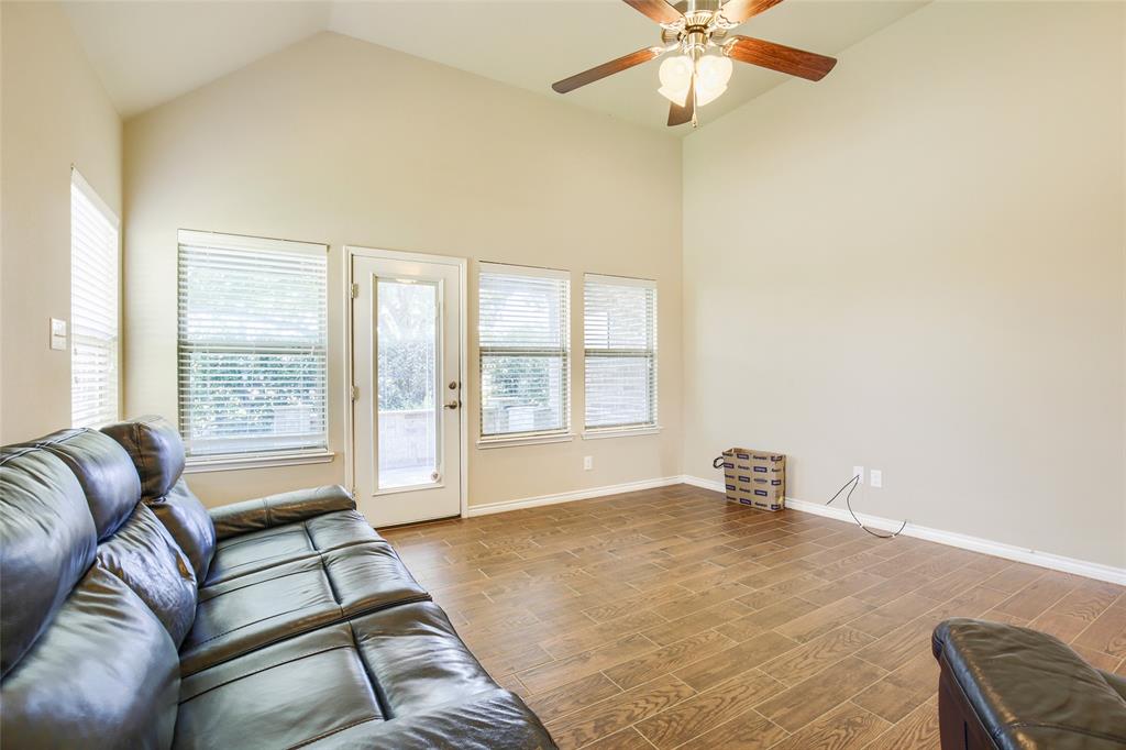 2400 Sabine Circle Property Photo 5