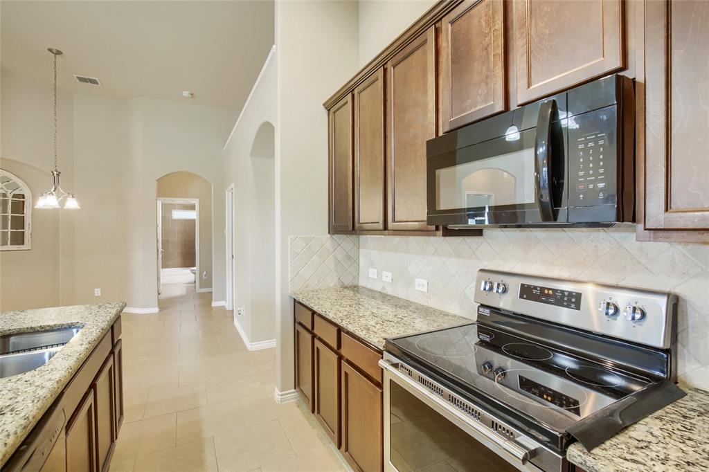 2400 Sabine Circle Property Photo 9