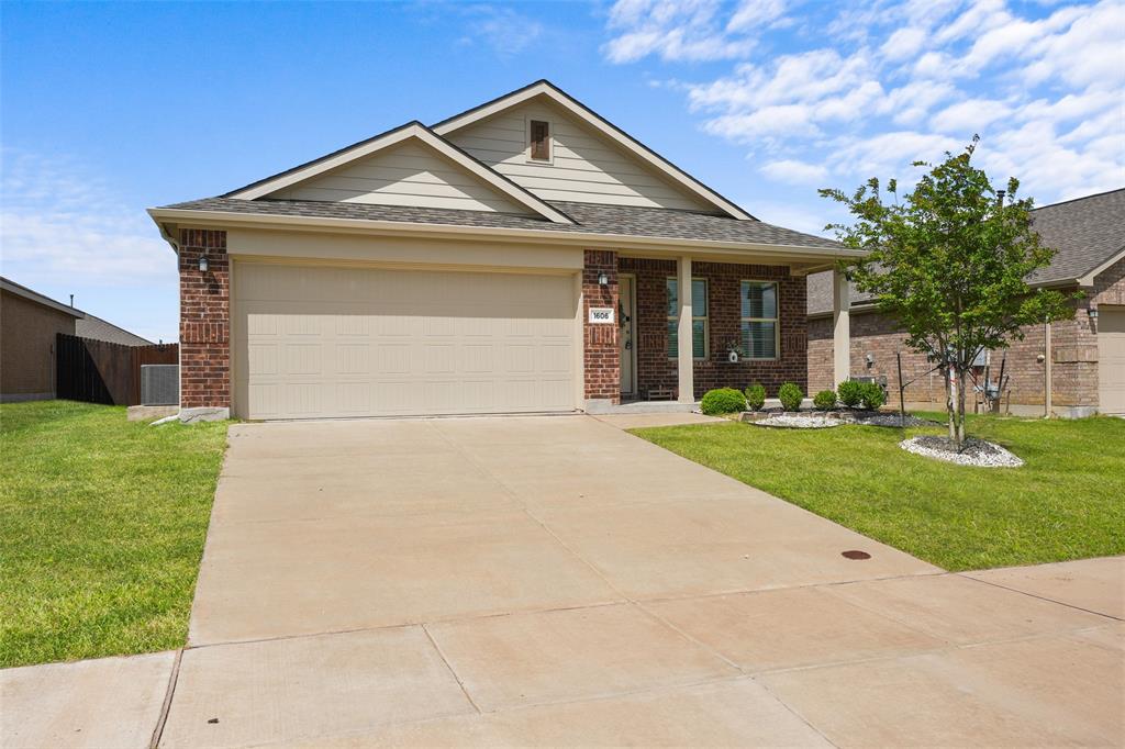 1606 Deerchase Drive Property Photo 2
