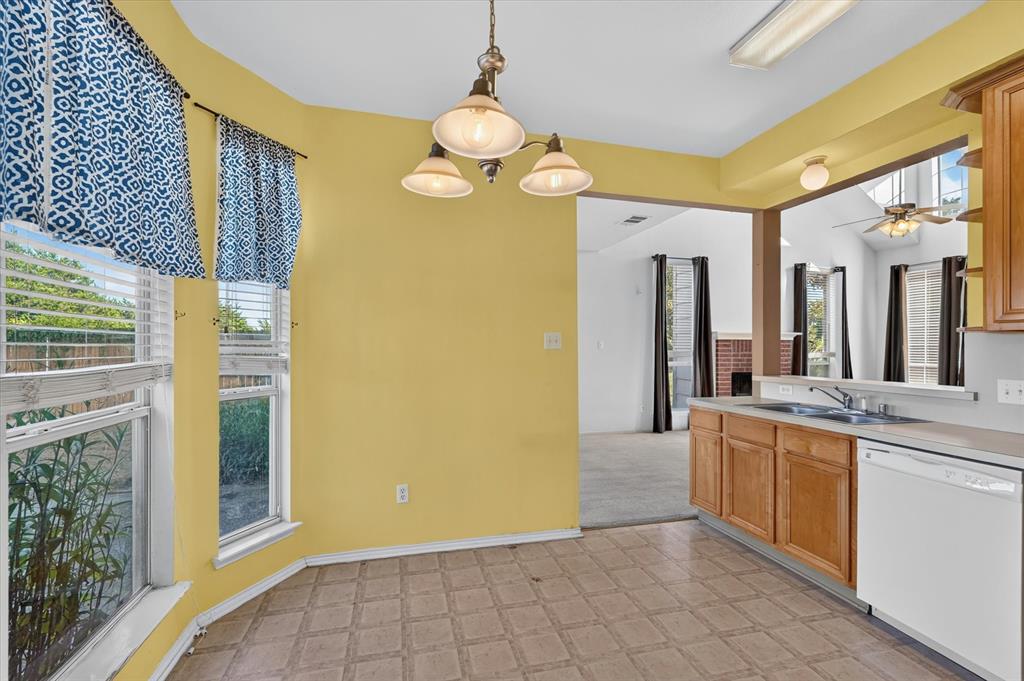 504 Hampton Court Property Photo 9