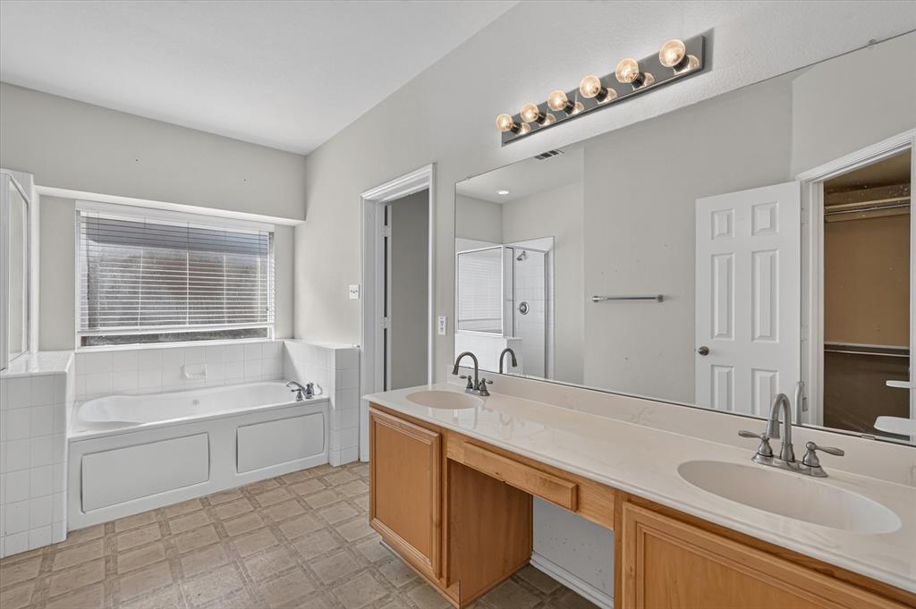 504 Hampton Court Property Photo 17