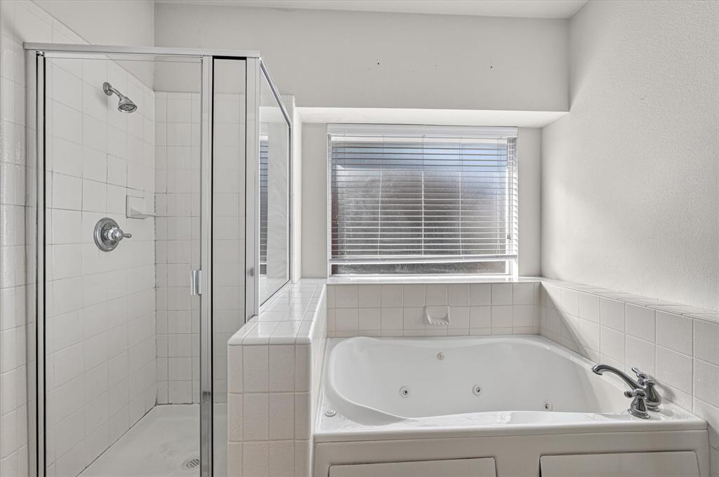 504 Hampton Court Property Photo 18