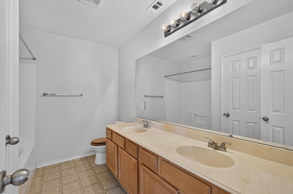 504 Hampton Court Property Photo 22