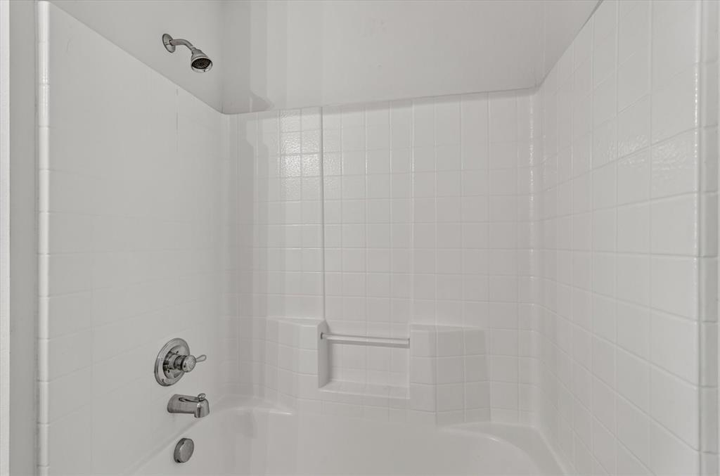 504 Hampton Court Property Photo 23