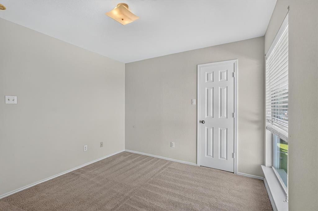 504 Hampton Court Property Photo 26