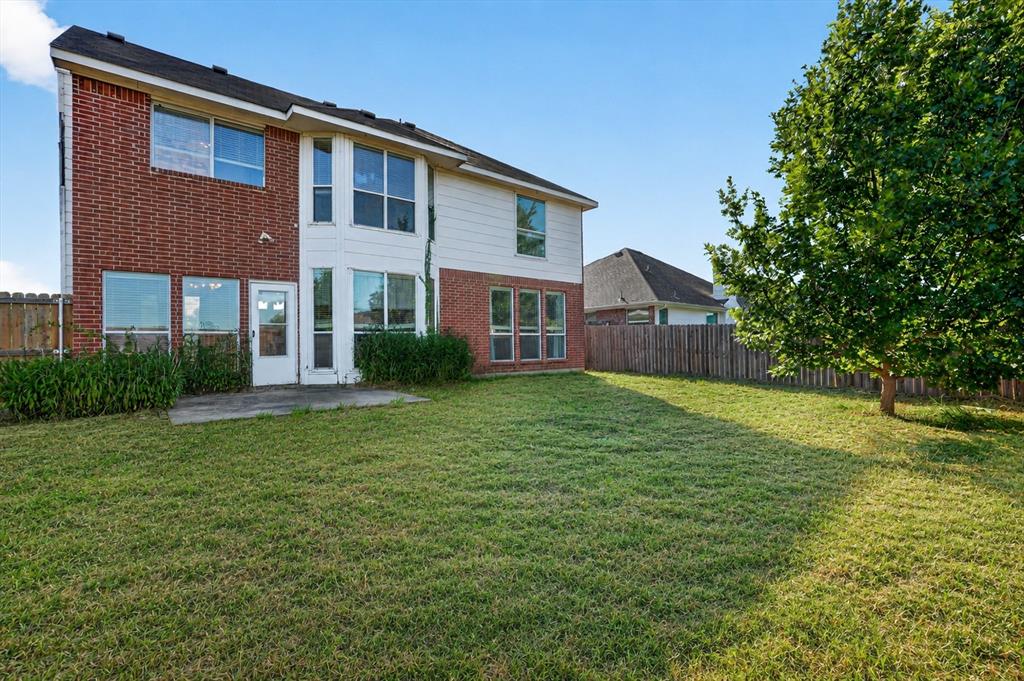 504 Hampton Court Property Photo 27