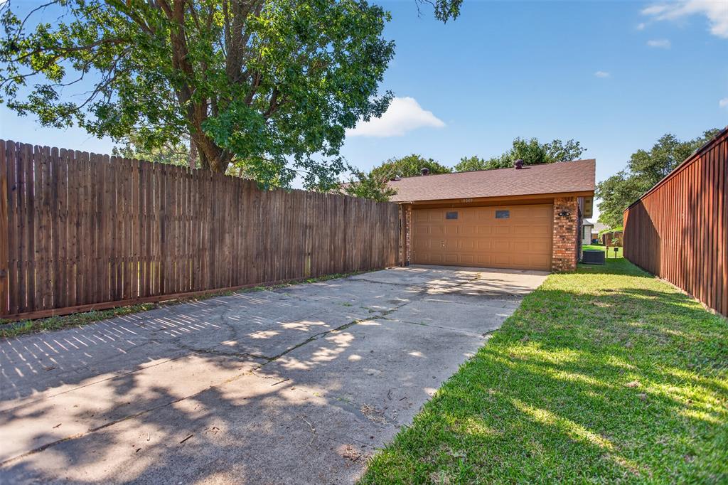 9009 Willowbrook Drive Property Photo 16
