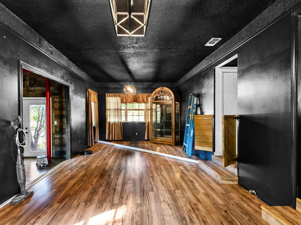 1829 W Lake Shore Drive Property Photo 9