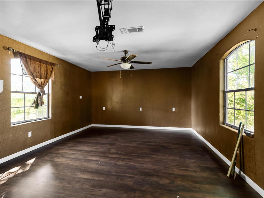 1829 W Lake Shore Drive Property Photo 12