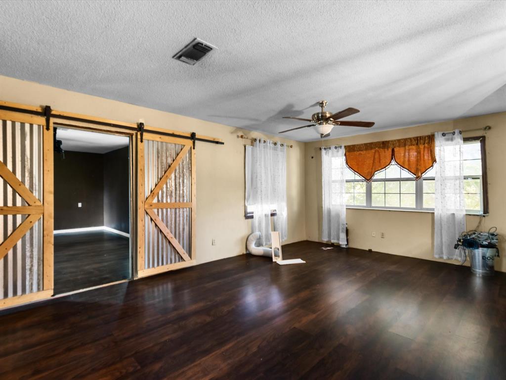 1829 W Lake Shore Drive Property Photo 13