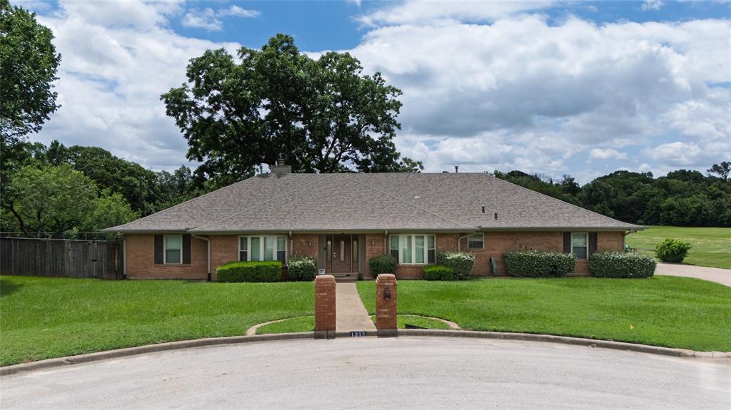 1215 Oakwood Trail Property Photo 1