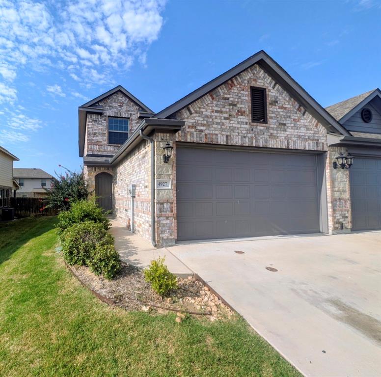 4925-4927 Sanger Circle Drive Property Photo 1