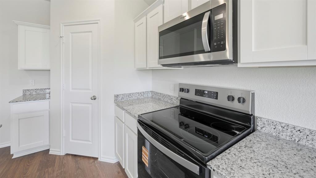 1944 Freeman Street Property Photo 6
