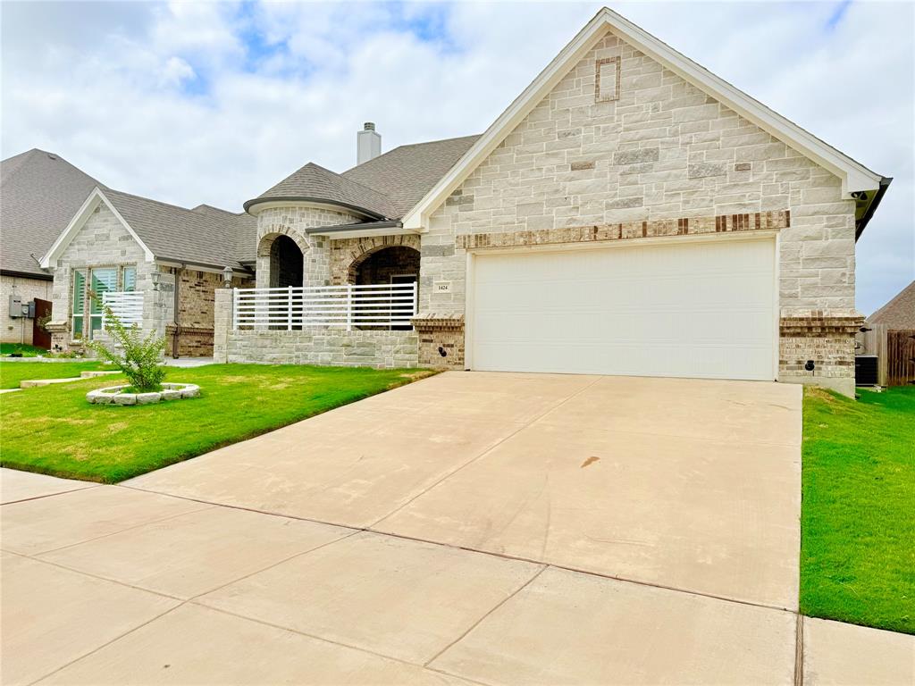 1424 Silent Springs Drive Property Photo 3