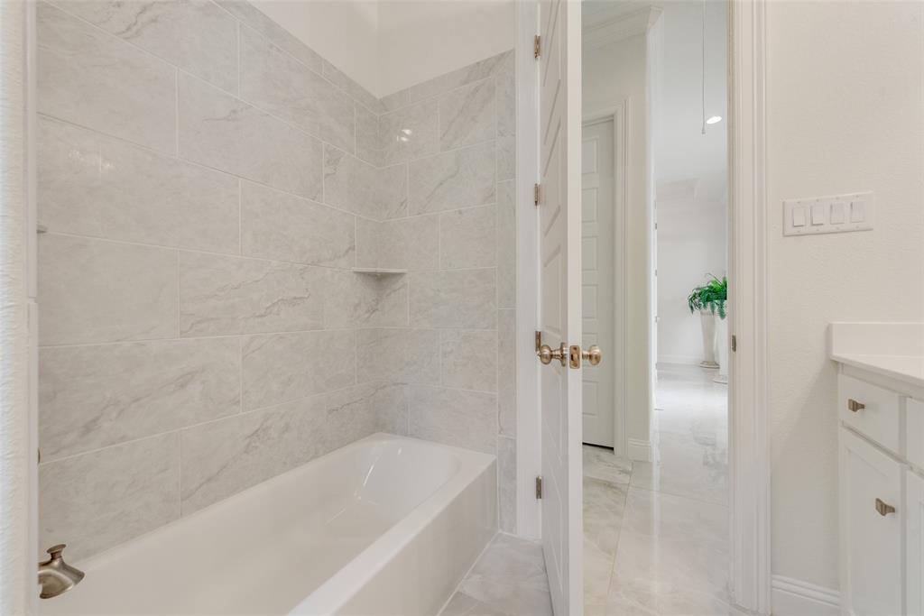 1424 Silent Springs Drive Property Photo 22
