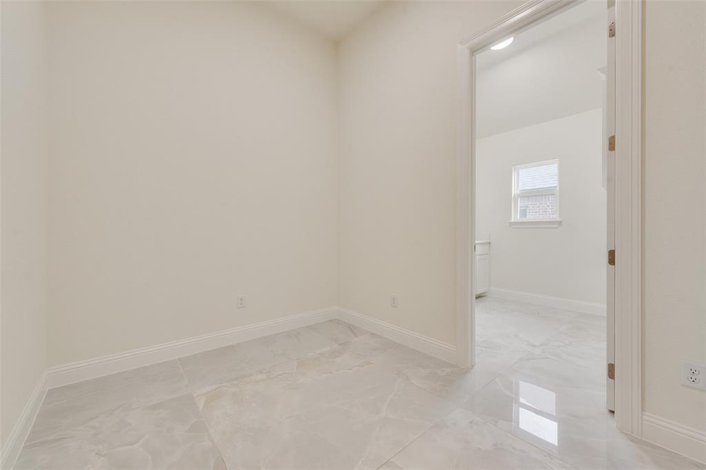 1424 Silent Springs Drive Property Photo 25