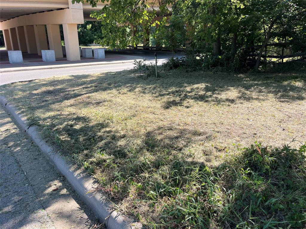 105 E Mill Street Property Photo 1