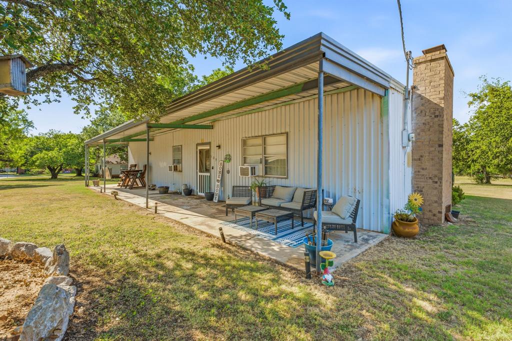 609 E Labadie Avenue Property Photo 3