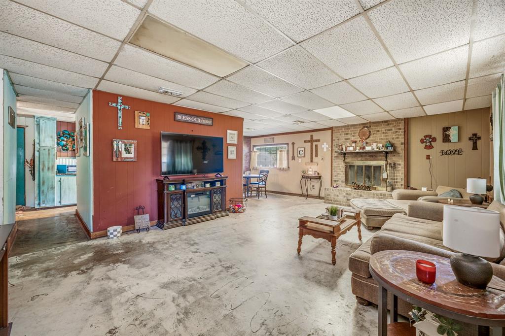 609 E Labadie Avenue Property Photo 4
