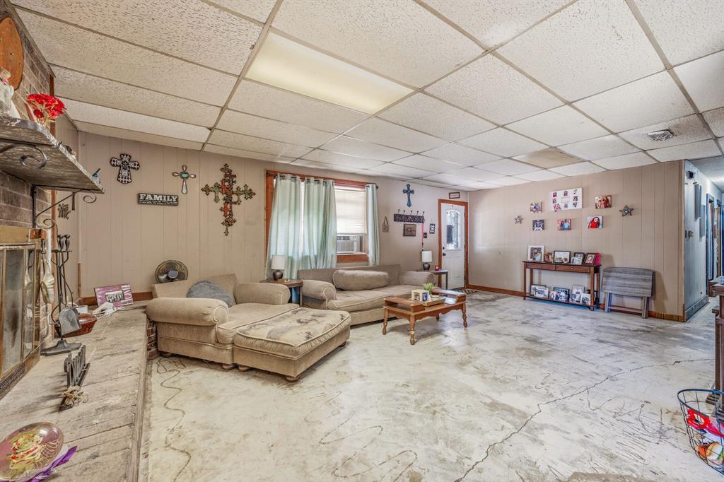 609 E Labadie Avenue Property Photo 6