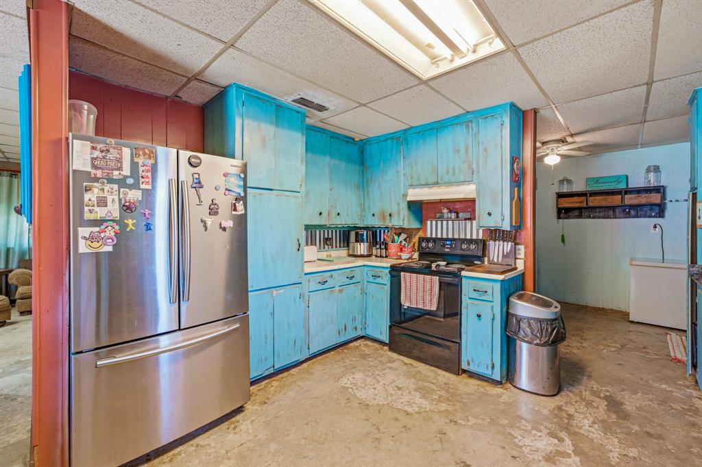 609 E Labadie Avenue Property Photo 9