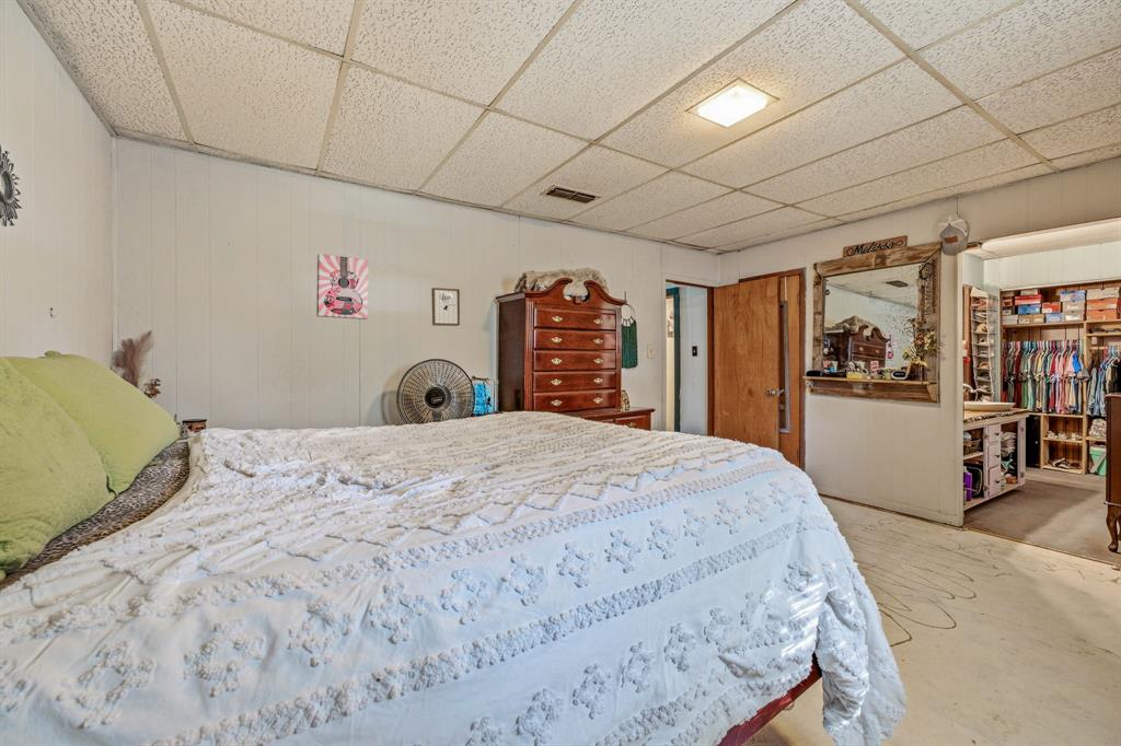 609 E Labadie Avenue Property Photo 18