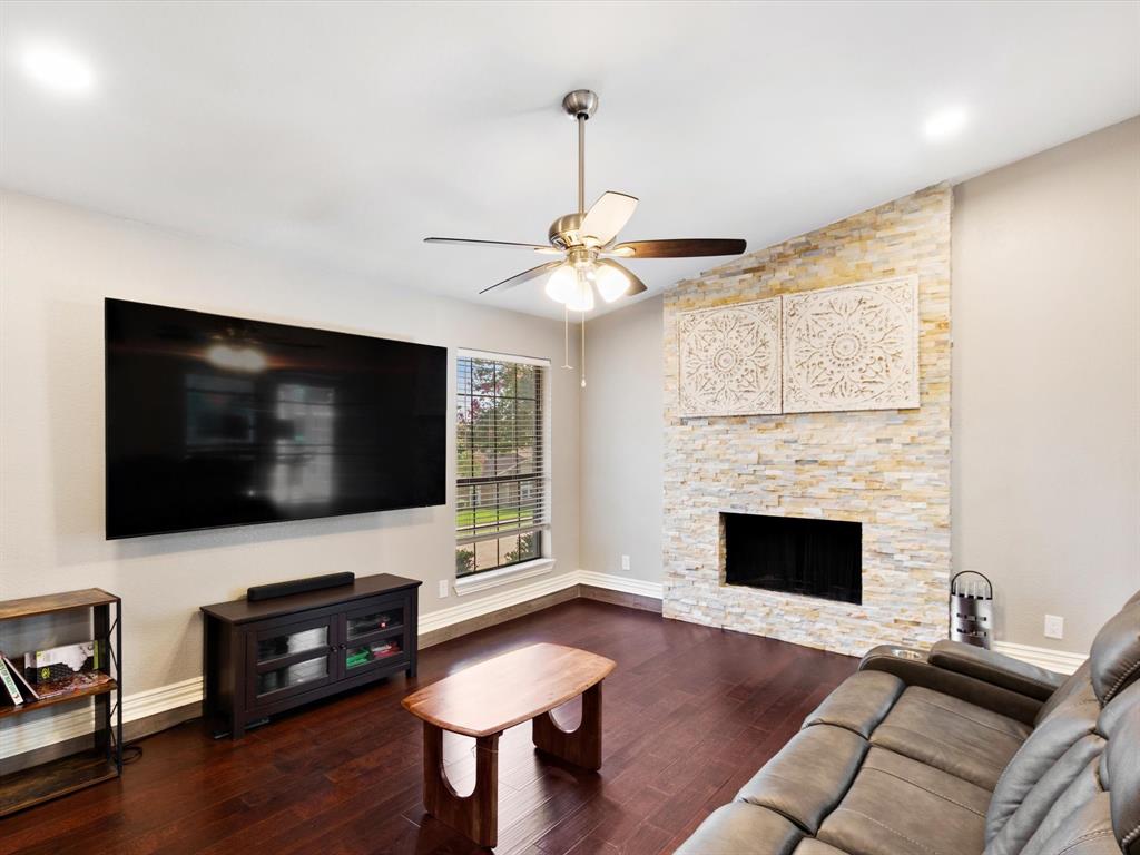 2922 Spring Brook Drive Property Photo 5