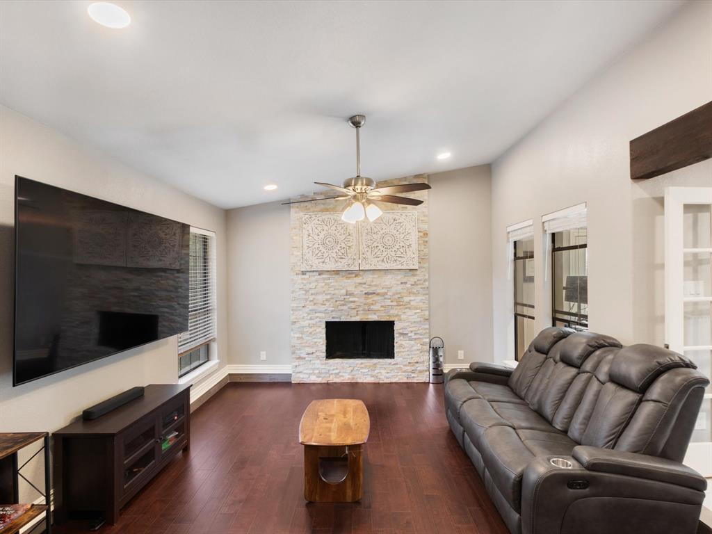 2922 Spring Brook Drive Property Photo 7