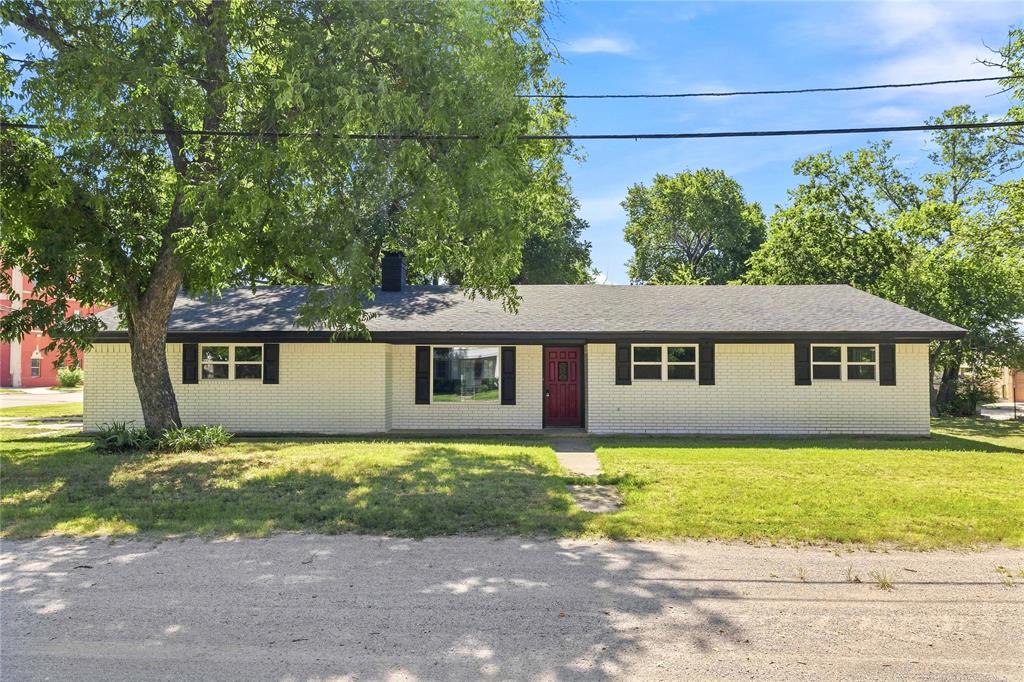 209 S Austin Street Property Photo 1