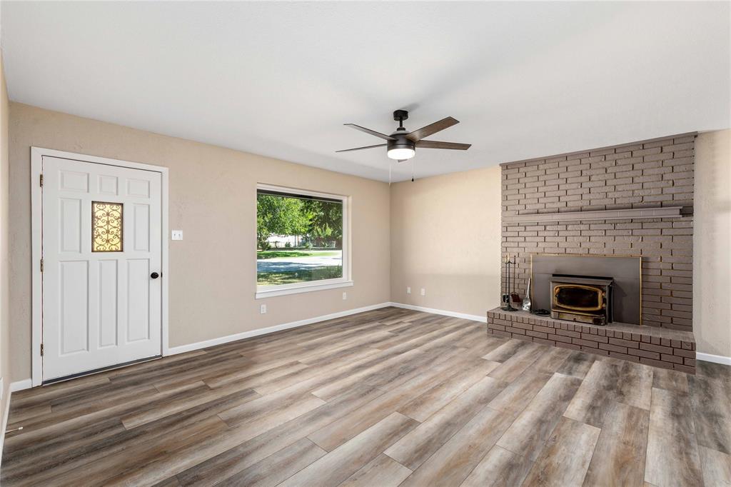 209 S Austin Street Property Photo 6