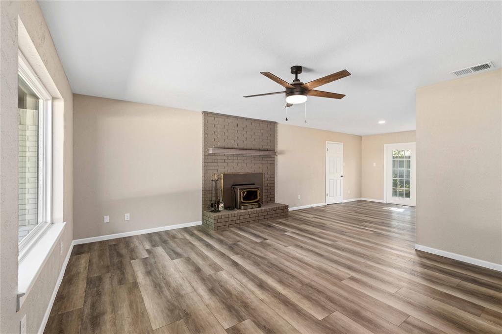 209 S Austin Street Property Photo 7