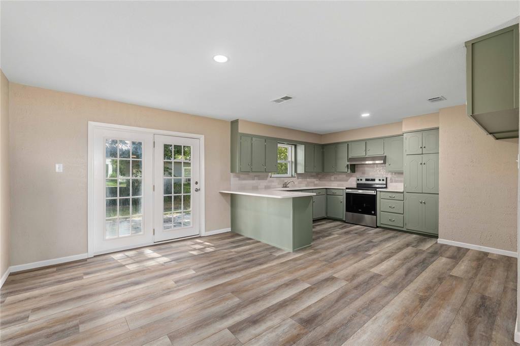 209 S Austin Street Property Photo 10