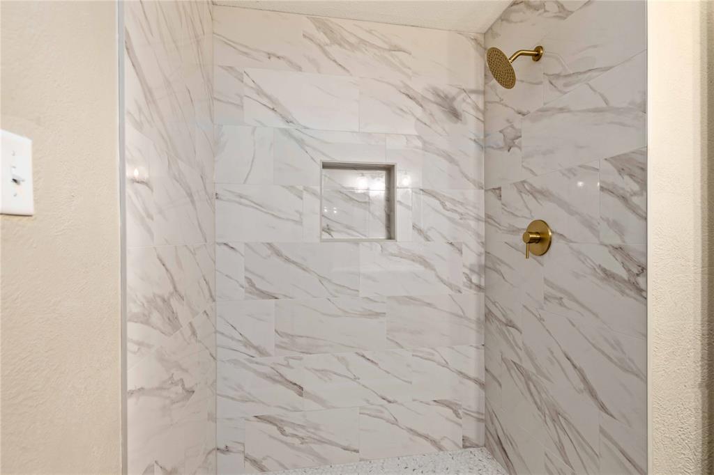 209 S Austin Street Property Photo 15