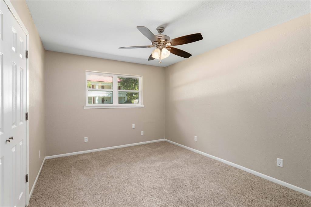 209 S Austin Street Property Photo 16