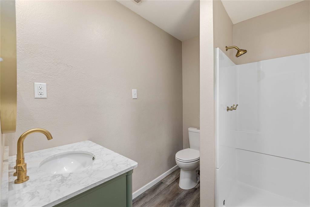 209 S Austin Street Property Photo 20