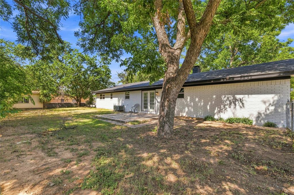 209 S Austin Street Property Photo 27