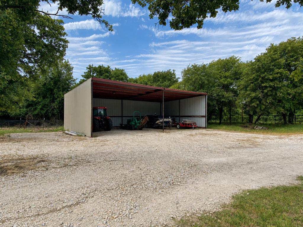 636 Private Road 4691 Property Photo 7