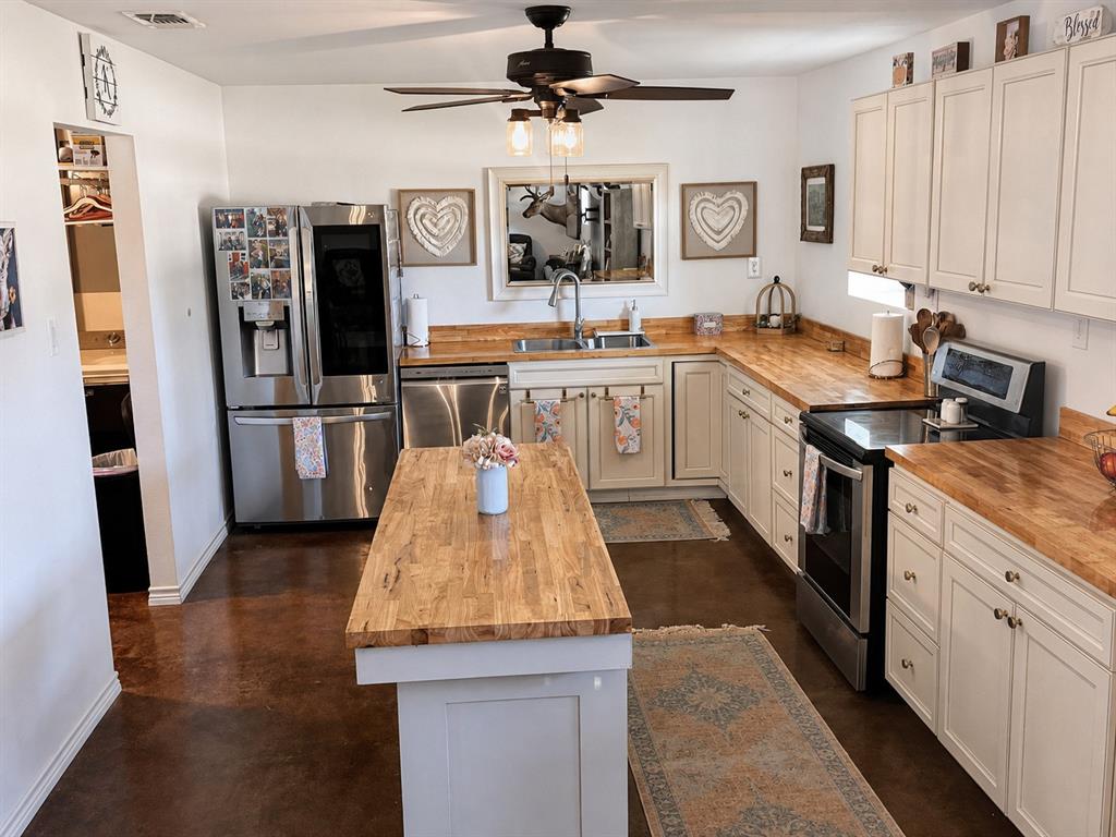 636 Private Road 4691 Property Photo 11