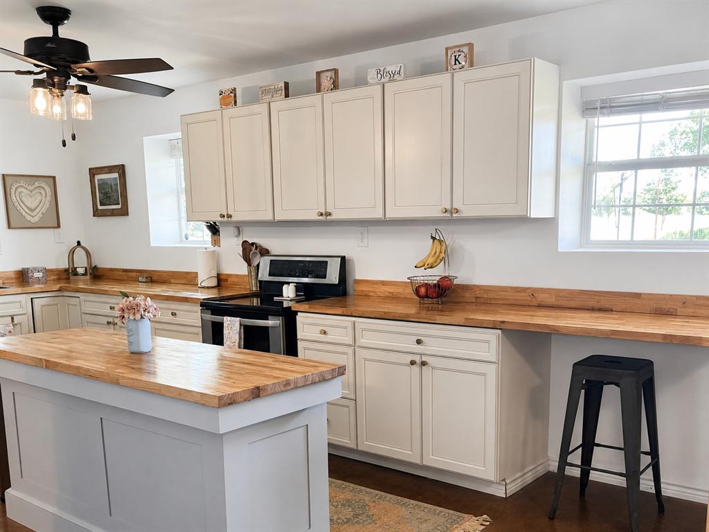 636 Private Road 4691 Property Photo 13