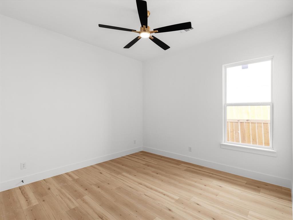 4233 Avenue H Property Photo 11